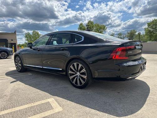 Onyx Black Metallic 2025 Volvo S90 B6 Plus