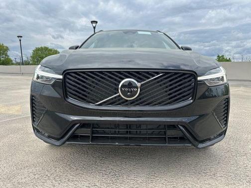 Onyx Black Metallic 2026 Volvo XC60 B5 Plus