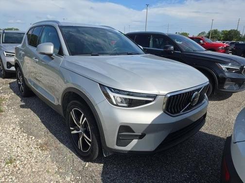 2025 Volvo XC40 B5 Core Bright Theme