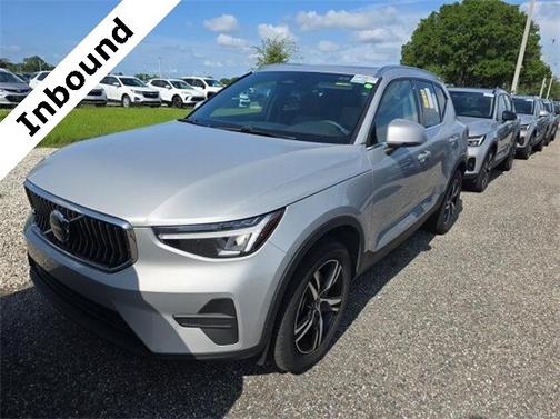 2025 Volvo XC40 B5 Core Bright Theme