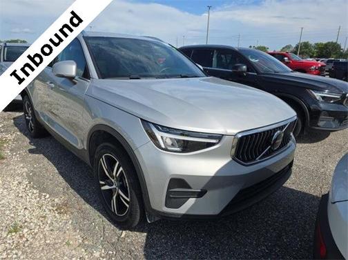 2025 Volvo XC40 B5 Core Bright Theme