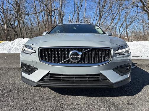 2025 Volvo V60 Cross Country Plus