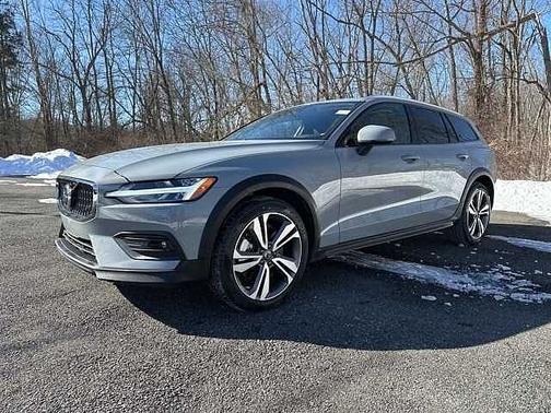 2025 Volvo V60 Cross Country Plus