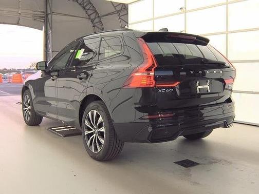 2025 Volvo XC60 Core