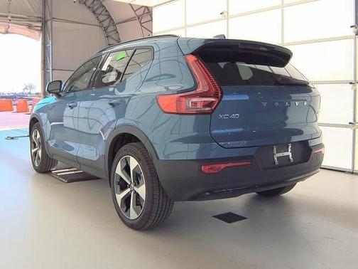 2025 Volvo XC40 Plus