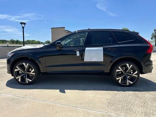 Onyx Black Metallic 2026 Volvo XC60 B5 Ultra