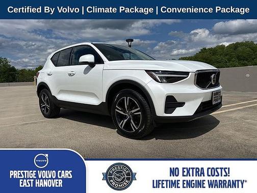 Crystal White 2023 Volvo XC40 B5 AWD Core