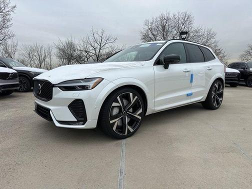 Crystal White Metallic 2026 Volvo XC60 B5 Ultra