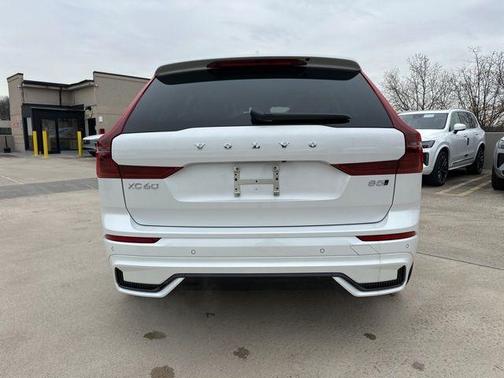 Crystal White Metallic 2026 Volvo XC60 B5 Ultra