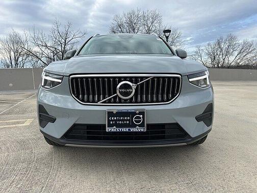 2025 Volvo XC40 Core