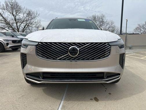 Bright 2026 Volvo XC90 B6 Plus 7-Seater