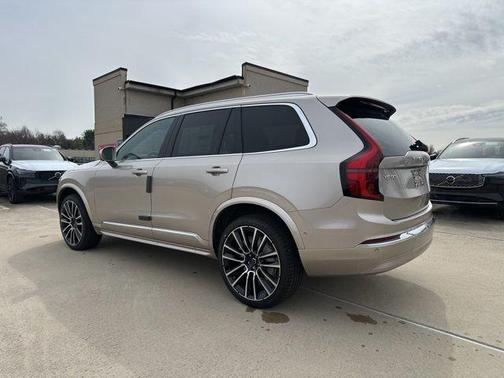 Bright 2026 Volvo XC90 B6 Plus 7-Seater