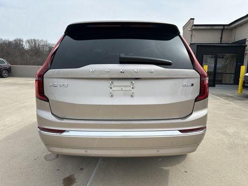Bright 2026 Volvo XC90 B6 Plus 7-Seater