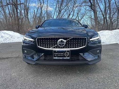 2025 Volvo V60 Cross Country Plus