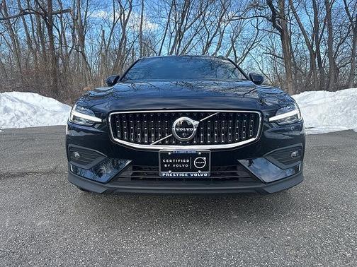 2025 Volvo V60 Cross Country Plus