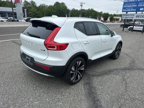 2023 Volvo XC40 B5 AWD Plus Bright