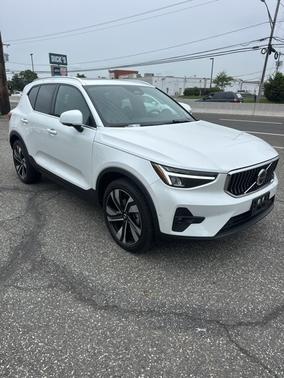2023 Volvo XC40 B5 AWD Plus Bright