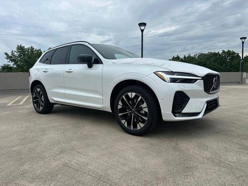 Crystal White Metallic 2026 Volvo XC60 B5 Plus