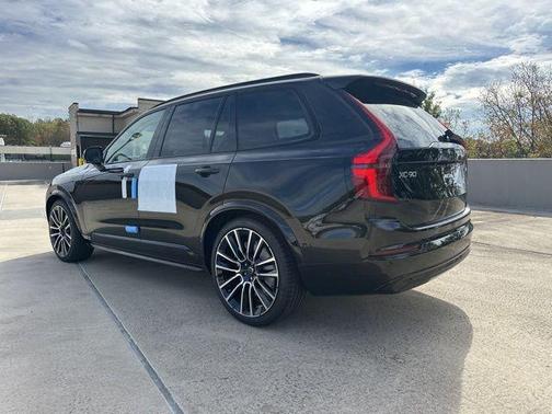 Onyx Black Metallic 2026 Volvo XC90 B6 Ultra Dark Theme 7-Seater