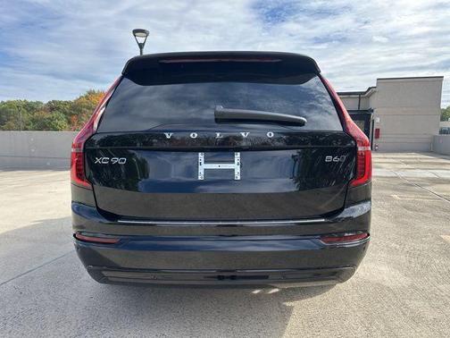 Onyx Black Metallic 2026 Volvo XC90 B6 Ultra Dark Theme 7-Seater