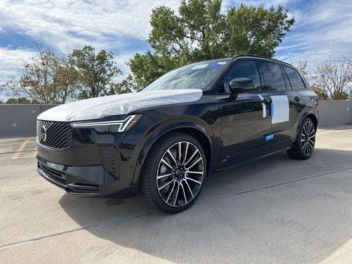 Onyx Black Metallic 2026 Volvo XC90 B6 Ultra Dark Theme 7-Seater
