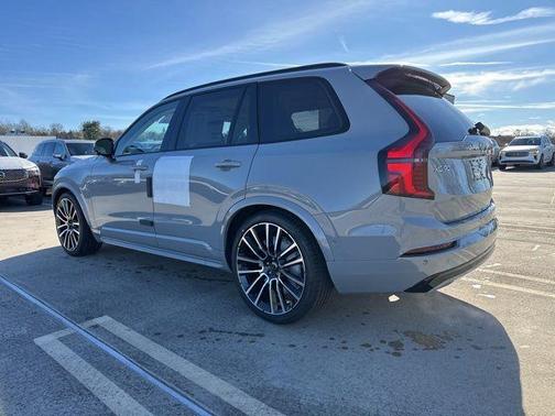 Metallic 2026 Volvo XC90 B6 Ultra Dark Theme 7-Seater