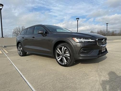 2025 Volvo V60 Cross Country Plus