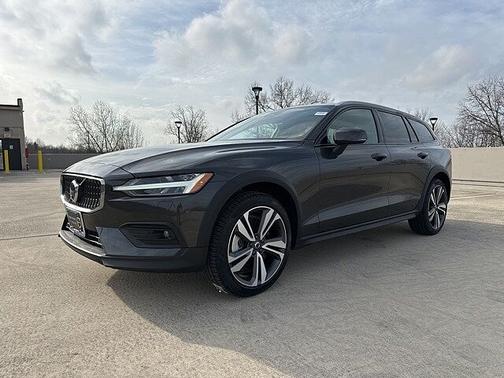 2025 Volvo V60 Cross Country Plus