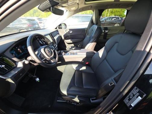 Onyx Black Metallic 2025 Volvo XC60 B5 Core