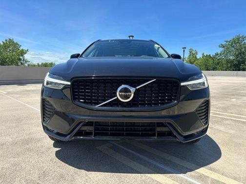 Onyx Black Metallic 2025 Volvo XC60 B5 Core