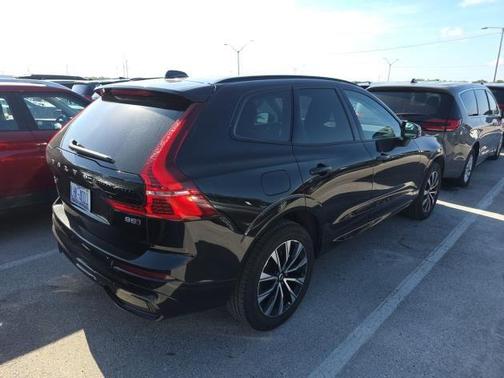 Onyx Black Metallic 2025 Volvo XC60 B5 Core
