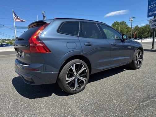 2024 Volvo XC60 B5 Ultimate Dark