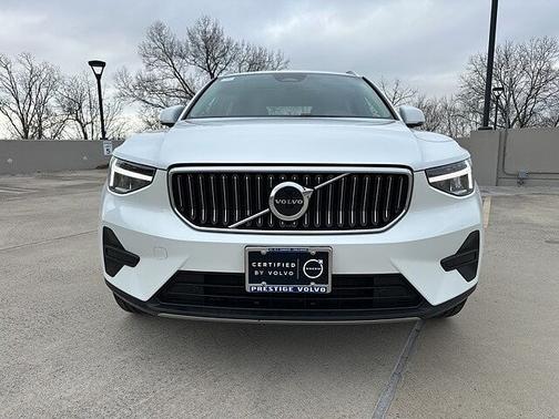 2025 Volvo XC40 Core