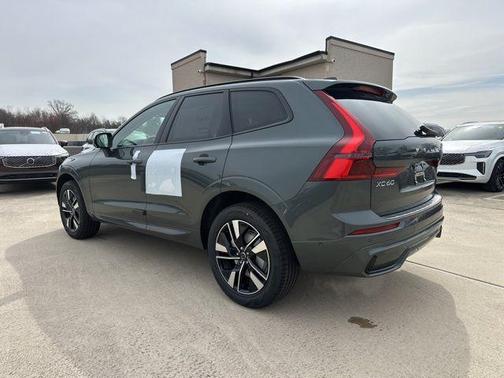 Forest Green 2026 Volvo XC60 B5 Plus