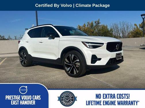 Crystal White Metallic 2024 Volvo XC40 B5 Plus Dark Theme