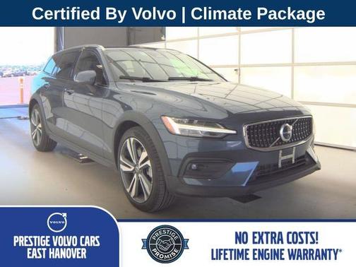 Denim Blue Metallic 2025 Volvo V60 Cross Country B5 Plus