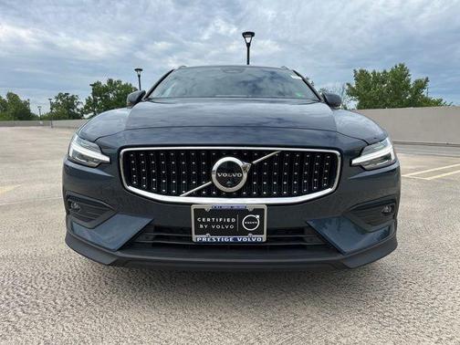 Denim Blue Metallic 2025 Volvo V60 Cross Country B5 Plus