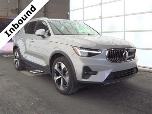 2025 Volvo XC40 B5 Plus Bright Theme