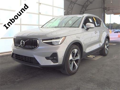 2025 Volvo XC40 B5 Plus Bright Theme