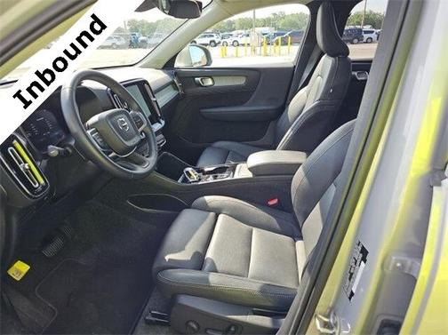 2025 Volvo XC40 B5 Plus Bright Theme