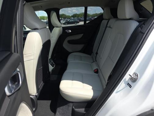 Crystal White 2026 Volvo XC40 B5 Plus