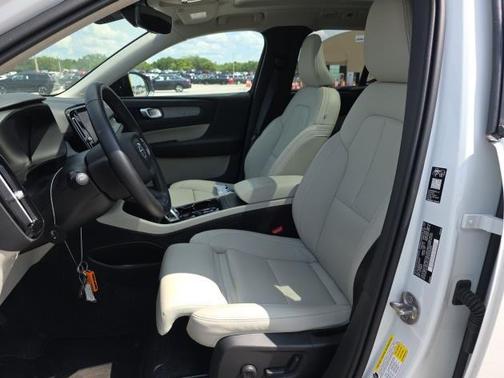 Crystal White 2026 Volvo XC40 B5 Plus