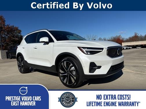 2025 Volvo XC40 B5 Plus Bright Theme