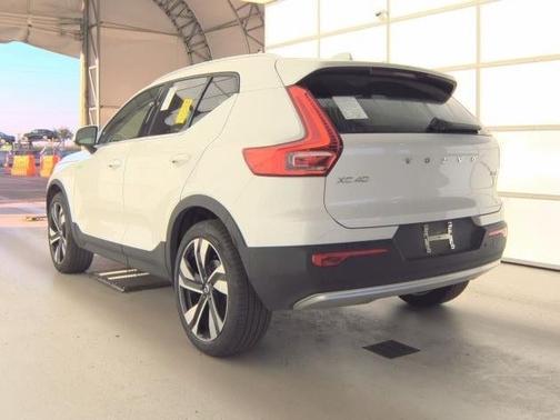 2025 Volvo XC40 B5 Plus Bright Theme