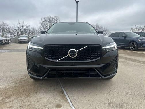 Onyx Black Metallic 2023 Volvo XC60 B5 Plus Dark Theme