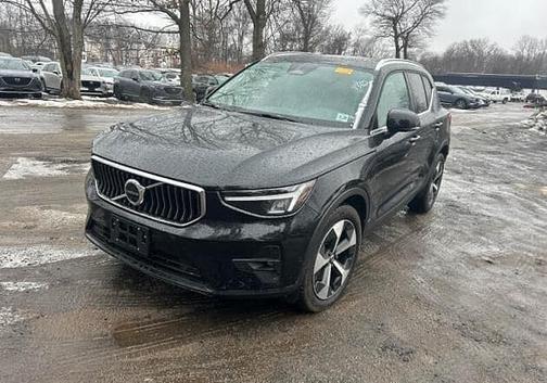 Onyx Black 2023 Volvo XC40 Plus