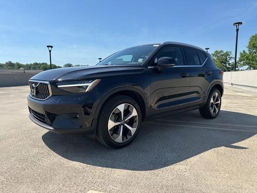 Onyx Black Metallic 2024 Volvo XC40 B5 Plus Bright Theme