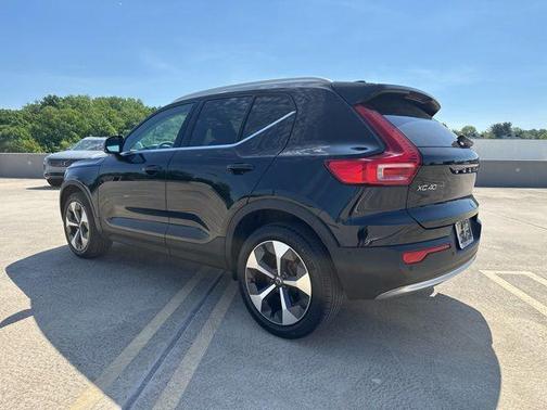 Onyx Black Metallic 2024 Volvo XC40 B5 Plus Bright Theme