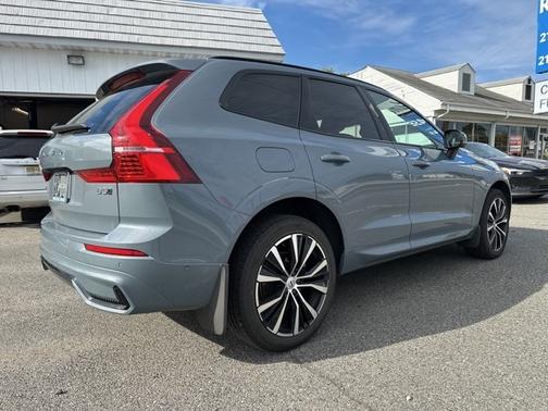 2023 Volvo XC60 B5 AWD Plus Dark