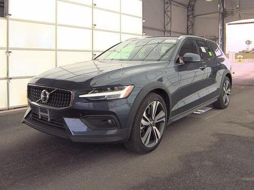 2025 Volvo V60 Cross Country Plus